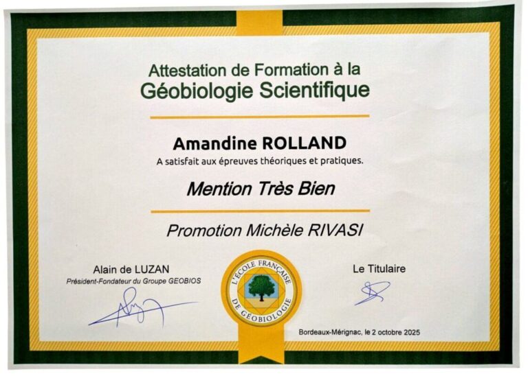 Attestation de formation à la géobiologie scientifique obtenue par Amandine Rolland, avec mention très bien.