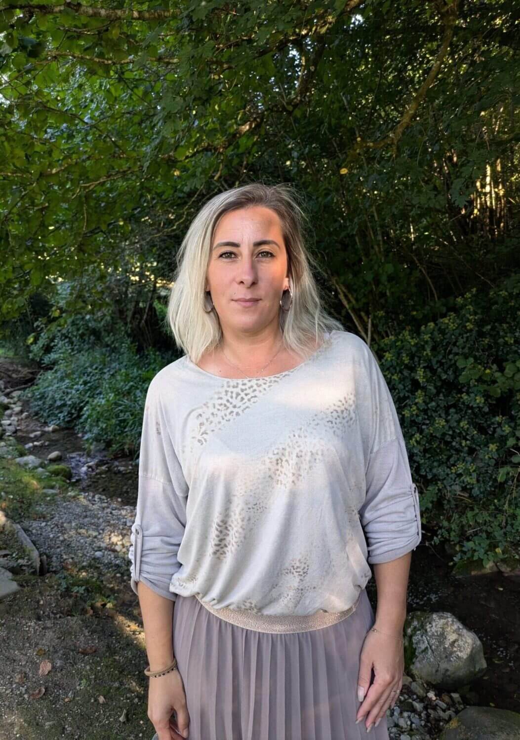 Portrait professionnel d’Amandine Rolland, géobiologue à Annecy et en Haute-Savoie.